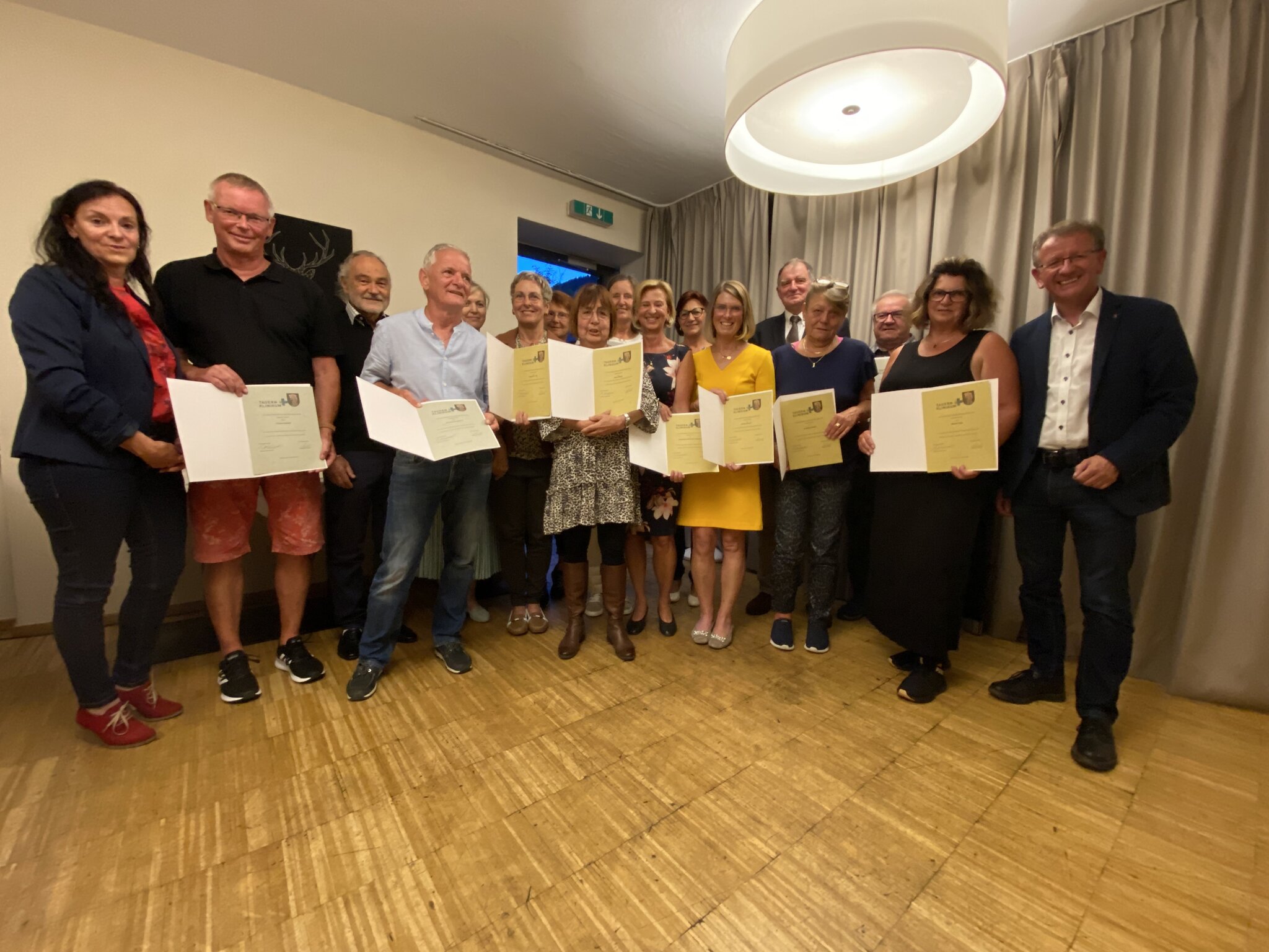 Tauernkliniken Stadtgemeinde Zell am See ehrt langjährige Mitarbeiter