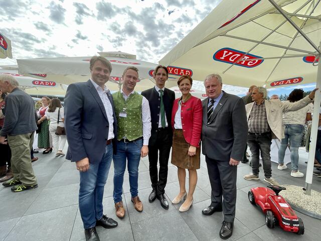 Gerald Holler, Martin Grössbauer, Joachim Schnabel, Maria Pein und Josef Majcan beim Wirtschaftsgespräch. | Foto: B. Gady