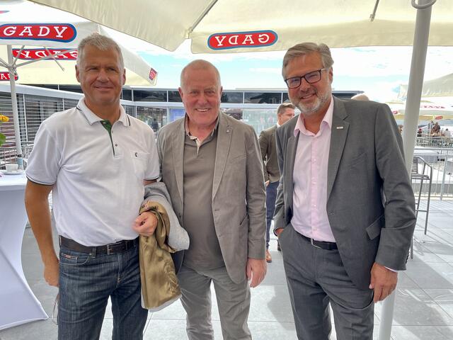 Bezirkshauptmann Manfred Wald, Kommerzialrat Ferdinand Roth und Wirtschaftskammer Direktor Karl-Heinz Dernoschegg. (v.l.) | Foto: B. Gady