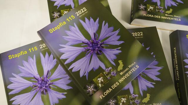 "Flora des Innviertels" von Prof. Michael Hohla wurde erstmalig in der AMAG präsentiert. | Foto: AMAG