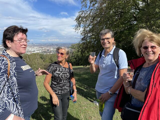 Am Wienerblick wurde mit kühlen Getränken angestoßen. | Foto: Kautzky