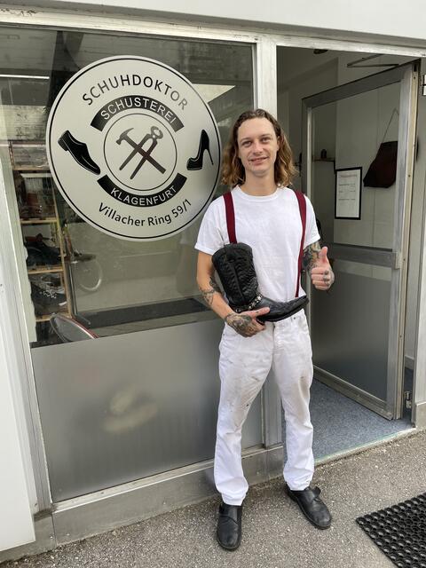 Eine aussterbende Zunft: Martin Reichard ist einer der wenigen Schuhmacher in Klagenfurt. | Foto: RegionalMedien