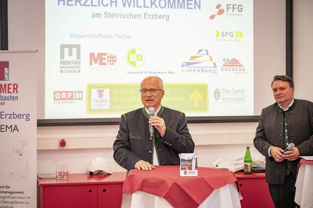 Landesrat Johann Seitinger dankte für den wissenschaftlichen Einsatz und betonte, wie wichtig diese Basisarbeit sei.  | Foto: Resinger/Trumer Schutzbauten