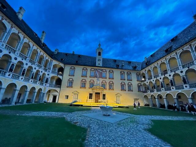 Der Innenhof der Hofburg in Brixen hätte Ort des Konzerts sein sollen, leider hatte der Wettergott etwas dagegen. | Foto: SMKL