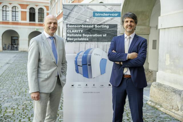 Jörg Rosegger und Martin Pfeffer, Vorstand bei Binder+Co, sind stolz auf die positiven Entwicklungen in ihrem Unternehmen. | Foto: Binder+Co