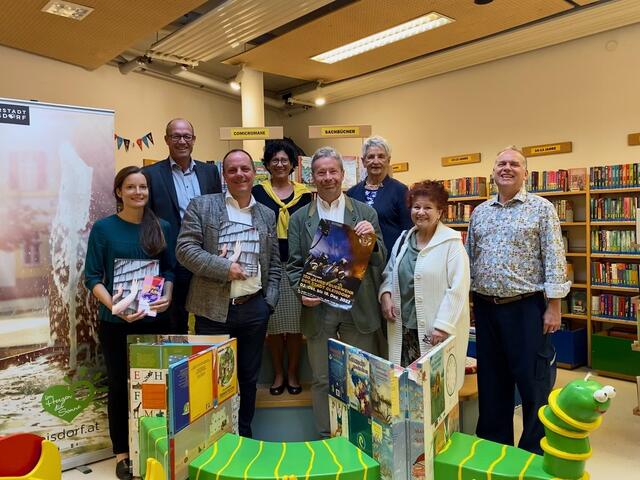 Eva Lassnig (Koordination Kulturpakt), Gerwald Hierzi (Kulturamtsleiter), Bürgermeister Christoph Stark, Birgit Ferstl (Stadtbücherei Gleisdorf), Karl Bauer (Kulturreferent), Elisabeth Riegler (Bücherei Nitscha), Eva Watzl (Galerie Kunst_31), Peter Fried (Kunst, Kultur und Bier) | Foto: Stadtmarketing