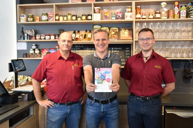 Freuen sich schon auf die Einkaufsnacht: Wirtschaftsstadtrat Gert Zaunbauer mit Krambu-Betreibern Oyvind Seeberg und Mate Literati-Nagy.