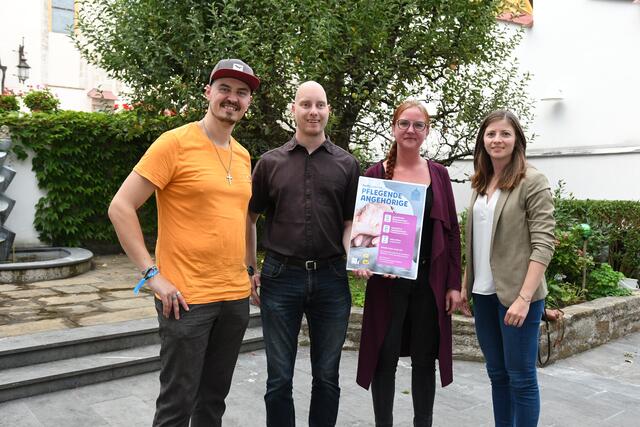 Foto (v.l.): Michael Haneder (Gesunde Gemeinde), Pastoralassistent
Andreas Stockinger-Wadsak, Sylvia Tazreiter (Gesunde Gemeinde) und
Julia Winkler (Arbeitskreisleiterin der Gesunden Gemeinde) | Foto: Stadt WY