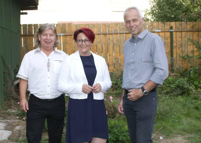 Josef Lautner, Tanja Stöckl mit ÖVP-Bürgermeisterkandidat Gerald Derkits bei der Gleichenfeier.