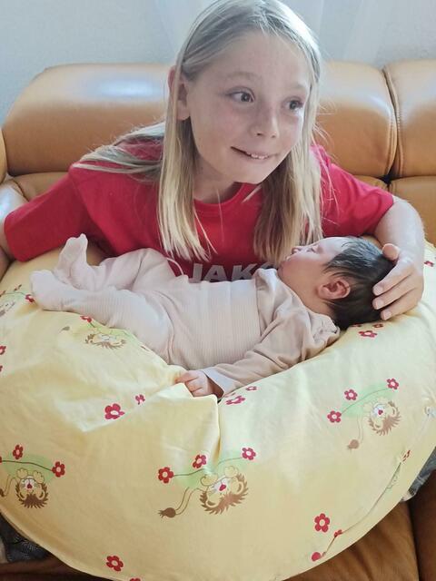 Alina Kerstin
Geburt: 5. Juli
Größe: 52 cm, Gewicht: 4.280 g
Mag. Kerstin und Rene Poschauko aus Gabersdorf (Bruder Enzo) | Foto: Privat