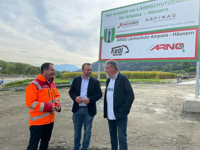 ASFINAG-Geschäftsführer Stefan Siegele, Bgm. Markus Peer und Fritz Gurgiser vom Transitforum Tirol freuen sich über den Baufortschritt. | Foto: © ASFINAG