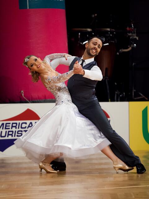 Tanzen wie die Profis ist schön anzusehen. Aber auch Amateuren macht es Spaß, am Parkett zu stehen. | Foto: Regina Courtier