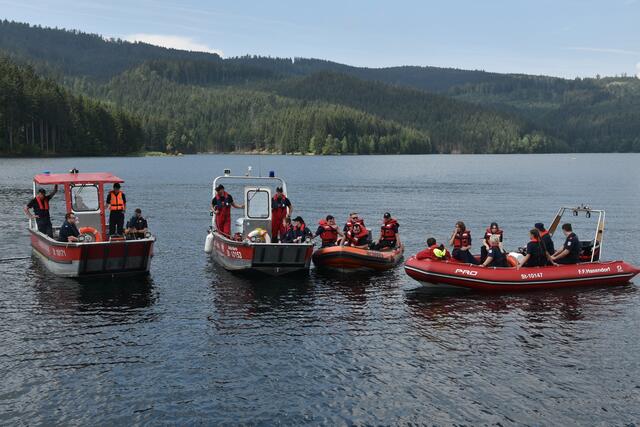In verschiedenen Booten absolvierten die Florianis die Wasserdienstübung auf der Soboth. | Foto: BFV DL