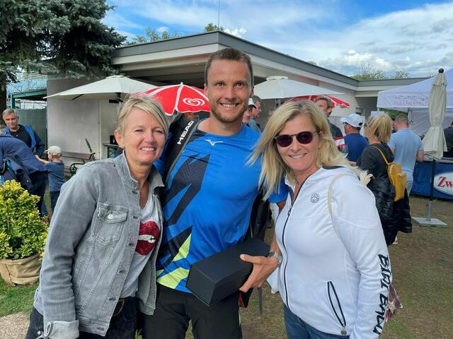 Christine Müllner und Bettina Hagmann mit Jozef Kovalik. | Foto: C.Raidl