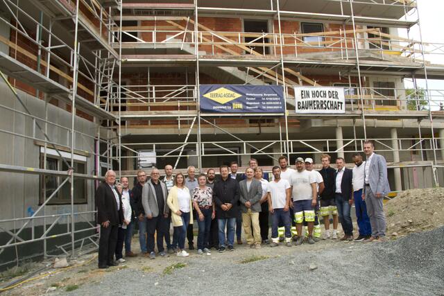 Terrag Asdag lud zur Gleichenfeier bei Speis und Trank in gemütlicher Atmosphäre