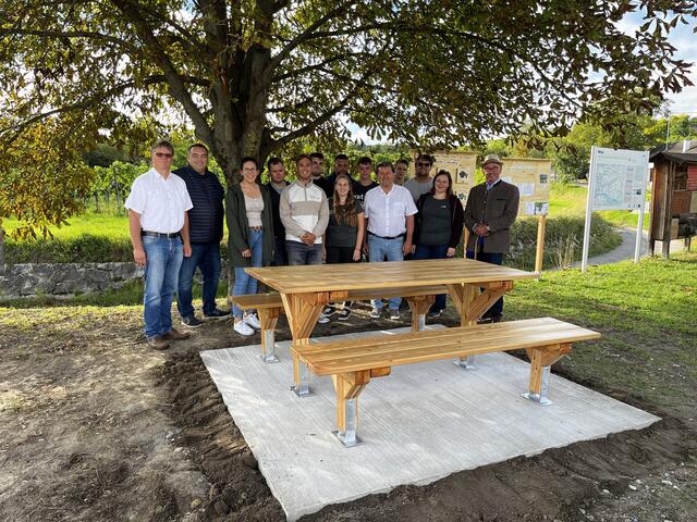 Geschäftsführender Gemeinderat Stefan Löffler, Vizebürgermeister Erich Berger, Landesbeirätin Katharina Hofbauer-Schmidt, Heinrich Gerstl, Florian Maier, Sebastian Klaffel, Christoph Fock, Sandra Löffler, Tobias Brandl, Bürgermeister Ing. Franz Brandl, Jonas Doppler, Paul Weissel, Tina Löffler, Weinhiata und Ehrenbürgermeister Franz Gartner | Foto: privat