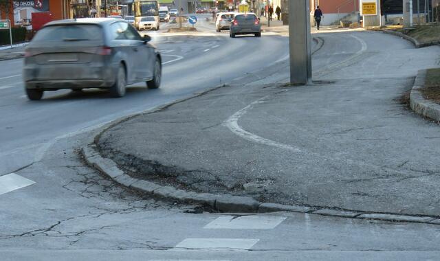 Ein "Musterbeispiel an Radweg-Service", Wiener Straße bei der Abfahrt vom Bahnhof. | Foto: Heliodor Heigl