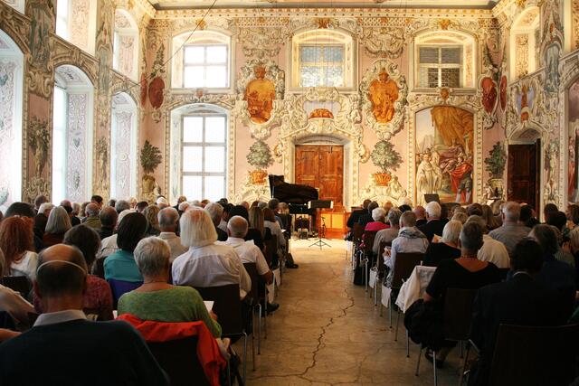 Der Bernardisaal ist die prachtvolle Kulisse für den musikalischen Streifzug zur fünf Jahrhunderte Kammermusik.
