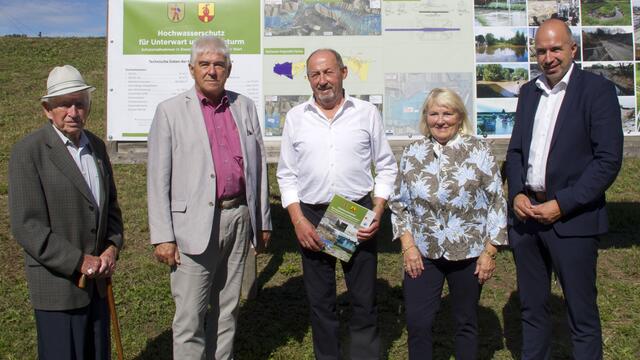 Die 5 Unterwarter Bürgermeister Ernst Szabo, Johann Seper, Josef Horvath, Klara Liszt und Hannes Nemeth bei der feierlichen Segnung und Präsentation des Hochwasserschutz-Projektes Eisenzicken.
