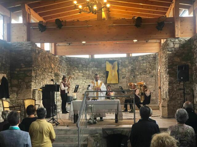 Pfarrer Georg Pichorner hielt den Gottesdienst zu Ehren des Heiligen Georg. | Foto: Marktgemeinde Arnoldstein
