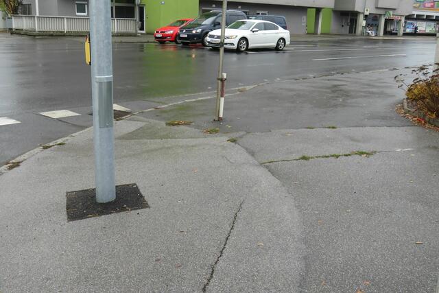 Wieder Hindernisse am Radweg, dieses Mal an der Rio-Kreuzung. | Foto: Heliodor Heigl