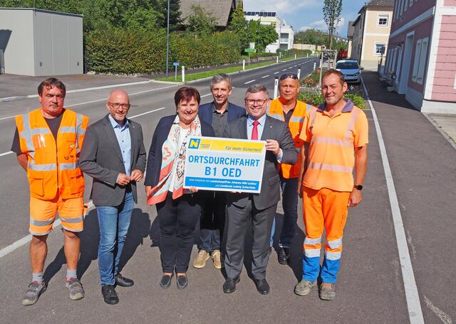 Josef Bühringer (Straßenmeisterei Amstetten-Nord), David Kalteis (GGR in Oed-Oehling), LAbg. Michaela Hinterholzer (Bgm. von Oed-Oehling), DI Leopold Röcklinger (Leiter der NÖ Straßenbauabteilung Amstetten), Landesrat Ludwig Schleritzko, Wolfgang Helpersdorfer (Leiter der Straßenmeisterei Amstetten-Nord), Gottfried Waser (Straßenmeisterei Amstetten-Nord).
 | Foto: NÖ STD
