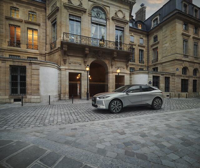 Ein echter Hingucker, der DS 4 E-Tense. Selbst glaubt man sich unauffällig, erst der Beifahrer bemerkt die vielen interessierten Blicke. | Foto: DS Automobiles