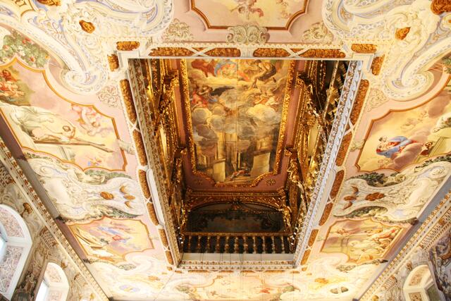 Nicht nur die Musik begeistert - auch optisch gibt es im Stift Stams Kunst zu entdecken so weit das Auge reicht.