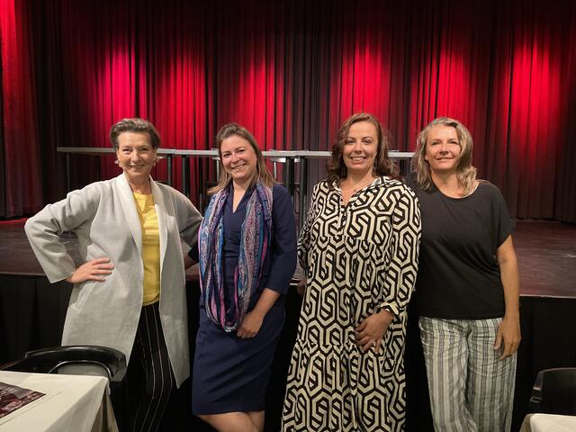 SPÖ-Kultursprecherin Gabriele Heinisch-Hosek, Künstlermanagerin und Kultursprecherin des SWV Wien Julia Sobieszek, Kulisse-Geschäftsführerin Alexa Oetzlinger und Sängerin und Texterin Birgit Denk (v.l.) schlagen Alarm: "Die Kunst- und Kulturszene pfeift aus dem letzen Loch." | Foto: Michael J. Payer
