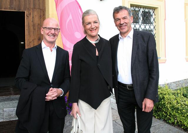 Die Kammermusiktage in Stams haben ein treues Stammpublikum - dazu zählen Peter Plaikner (Politikanalyst und Medienberater) sowie Katharina und Georg Willi (Bürgermeister Innsbruck).