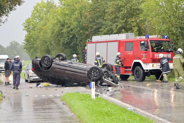 Wegen rutschiger Fahrplan verlor der Autofahrer die Kontrolle über sein Pkw. | Foto:  Manfred Fesl