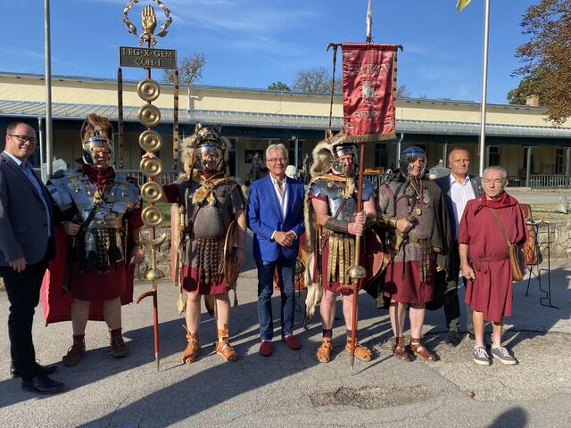Martin Almstädter (Bgm. Petronell-Carnuntum), Gerhard Weil (Bgm. Bruck) und Gerhard Dreizsker (Bgm. Bruckneudorf)  | Foto: Privat 