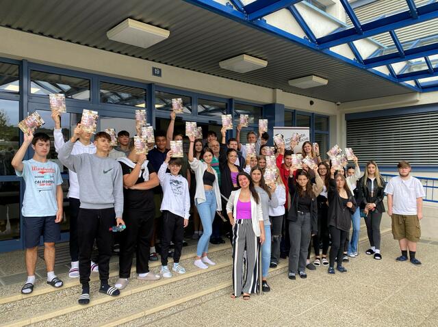 Die Österreichische Krebshilfe besucht burgenländische Schulen und macht Aufklärung zur HPV-Impfung. Hier Dr. Wallner-Williams in der HAK/HAS Oberpullendorf.