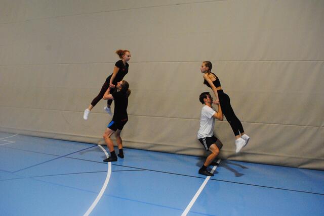Chancen auf's Finale: Eva Wernig (18) und Aaron Wagner (18, li.) mit Katharina Pichker (14) und David Dworski (18). | Foto: Schauerte