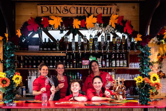 Die Mädels von der Punschkuchl Sandra, Sophie, Bibi, Pia und Ania | Foto: Christian Nowotny