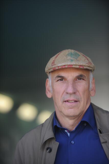 Autor Bruno Schernhammer liest aus seinem Roman „Und alle winkten – Im Schatten der Autobahn“. | Foto: Bruno Schernhammer