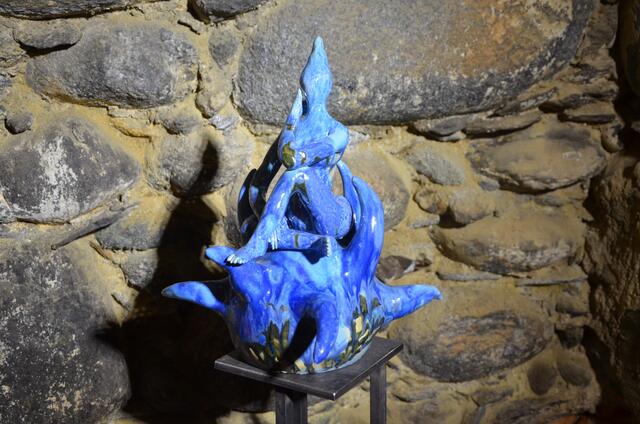 Die von Johanna Tschabitscher modellierte Ton-Figur