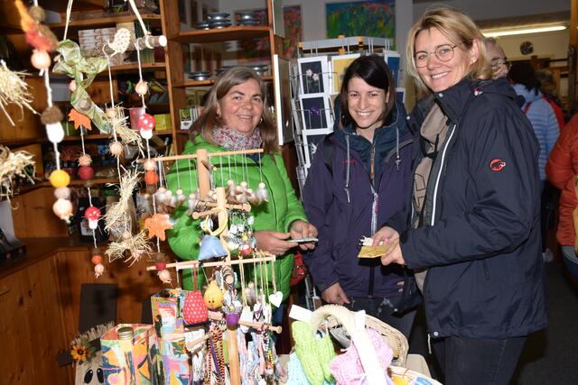 Kunsthandwerksmarkt Grein 2022. Seit vielen Jahren lockt der Greiner Kunsthandwerksmarkt die besten Handwerker vom In- und Ausland an. Auch die Kulinarik und Musik kommen nicht zu kurz.  | Foto: Robert Zinterhof