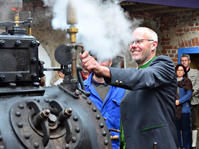 Ing. Johannes Oberascher gibt Dampf