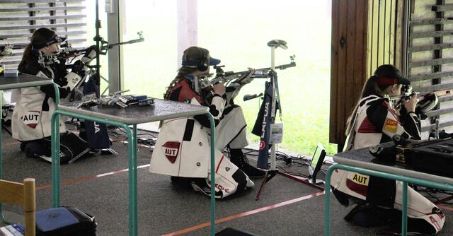 Rebecca Köck, Nadine Ungerank und Sheileen Waibel bei den Teambewerben des 3x20 Dreistellungskampf in Breslau / Polen | Foto: Margit Melmer / ÖSB
