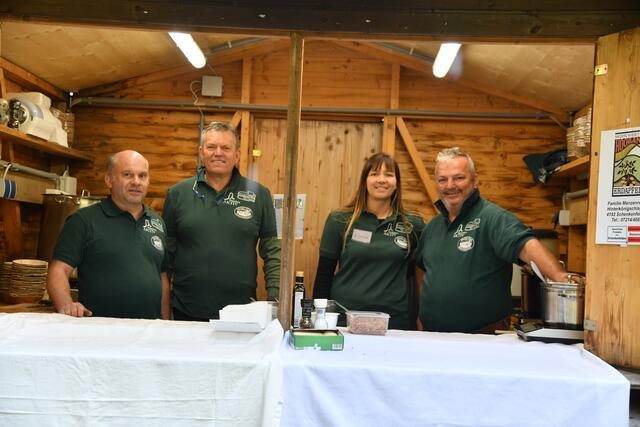Das Organisationsteam des tollen Schlemmerwochenendes: Obmann Michael Pilz (Verein Waxenberg Aktiv), Christian Zimmerl, Lisa Pühringer und Thomas Hochreiter-Moik. | Foto: Erika Ganglberger
