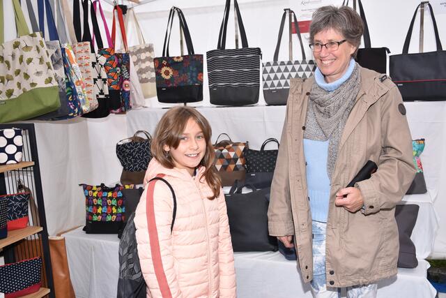 Kunsthandwerksmarkt Grein 2022. Seit vielen Jahren lockt der Greiner Kunsthandwerksmarkt die besten Handwerker vom In- und Ausland an. Auch die Kulinarik und Musik kommen nicht zu kurz. Ausstellerin aus St. Gerogen am Walde.  | Foto: Robert Zinterhof