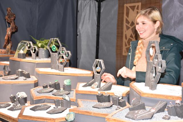 Bild: Minimal Stones, Nikolas Fazio. Kunsthandwerksmarkt Grein 2022. Seit vielen Jahren lockt der Greiner Kunsthandwerksmarkt die besten Handwerker vom In- und Ausland an. Auch die Kulinarik und Musik kommen nicht zu kurz.  | Foto: Robert Zinterhof