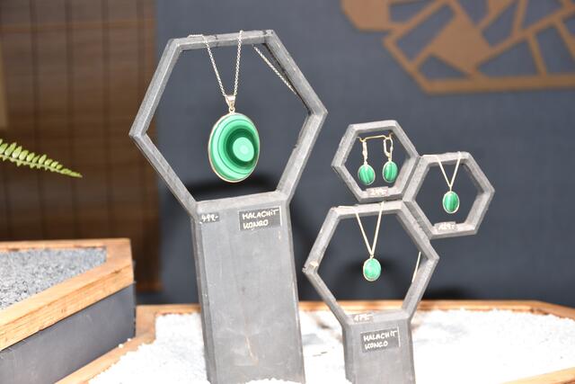 Bild: Minimal Stones, Nikolas Fazio. Kunsthandwerksmarkt Grein 2022. Seit vielen Jahren lockt der Greiner Kunsthandwerksmarkt die besten Handwerker vom In- und Ausland an. Auch die Kulinarik und Musik kommen nicht zu kurz.  | Foto: Robert Zinterhof