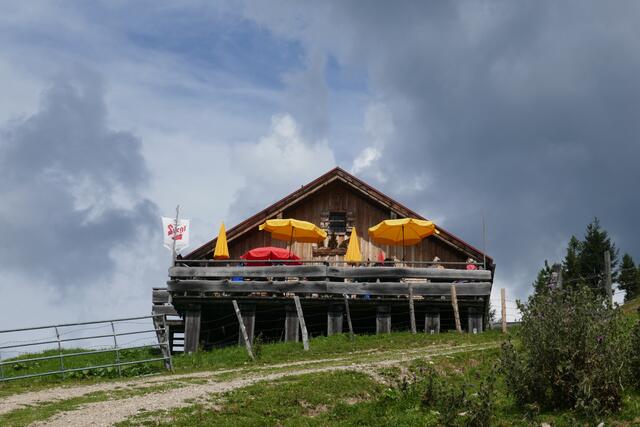 Auf den Schlenkenalmen - hier die Trautenstattalm.  | Foto: Thomas Neuhold