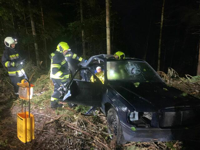 Verschieden Szenarien wurden von den Feuerwehren geübt | Foto: Cedric Wittmann