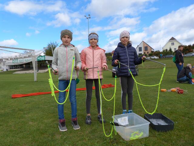 Die Mädels probierten alle Spiele, die am Sportplatz vorbereitet wurden!