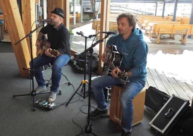 Musikalische Umrahmung des Acoustic Duo's HATCHECK