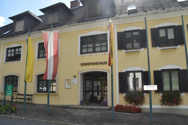 Um das Bürgermeisteramt in Neuhaus matchen sich Reinhard Jud-Mund (SPÖ), Monika Pock (ÖVP) und Andreas Siegl (MFG). | Foto: Martin Wurglits