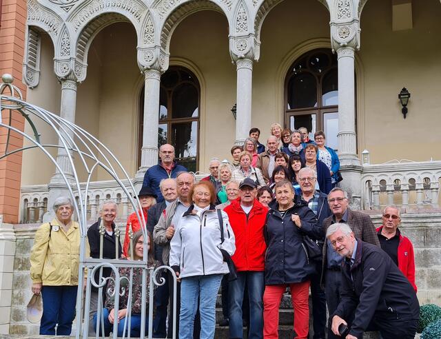 Beeindruckend war für die Frauentaler PensionistInnen war das neu renovierte Schloss Rotenturm
